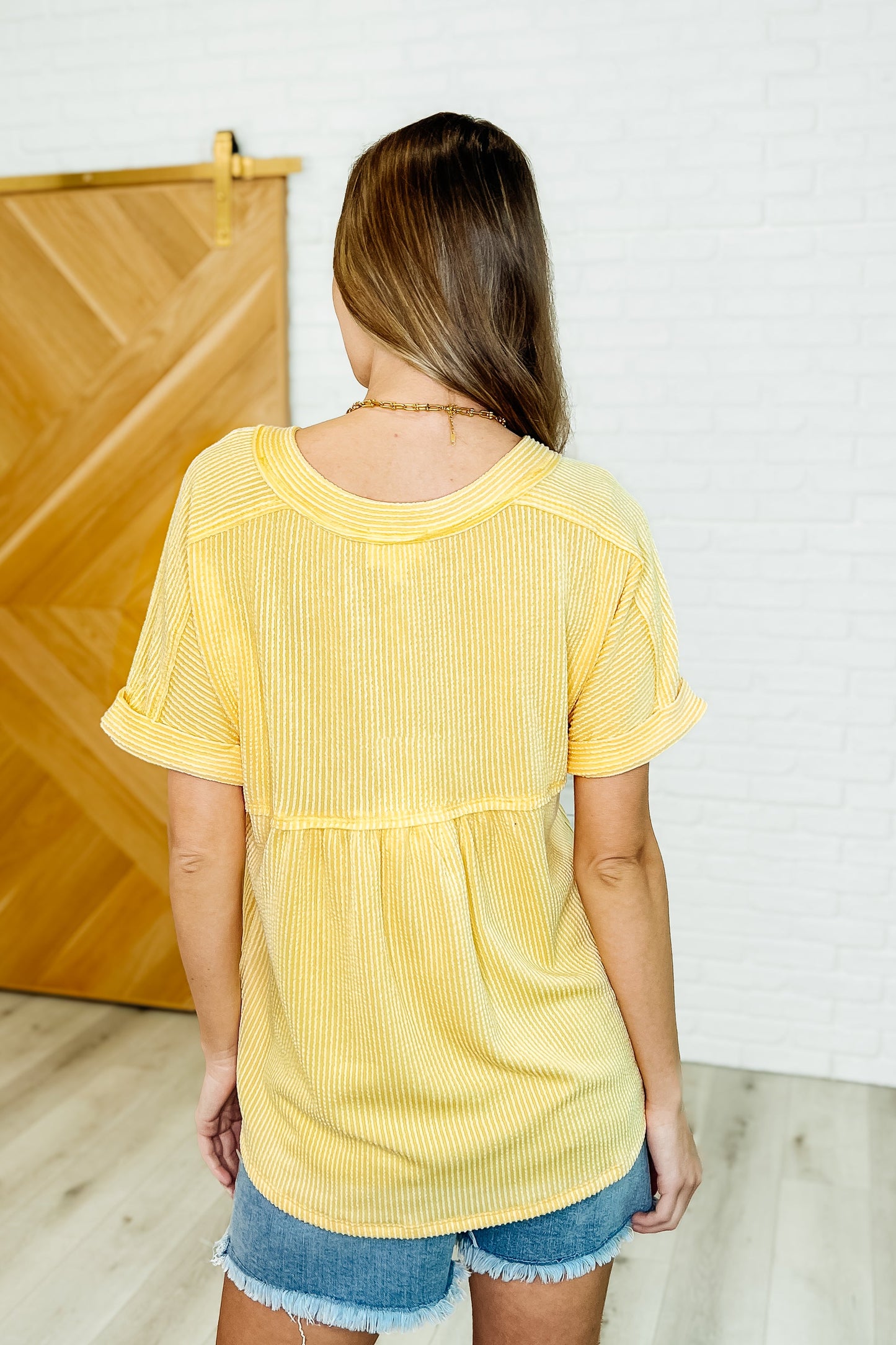 Plain and Sassy V-Neck Tee in Lemonade